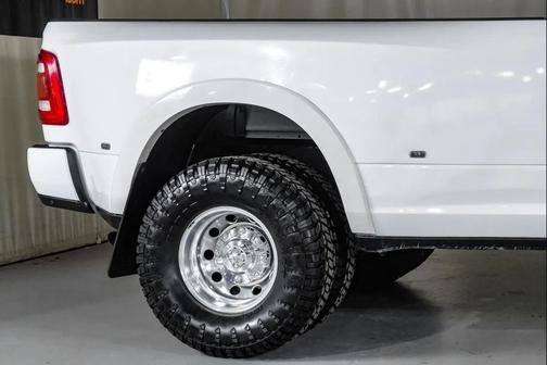 2022 RAM 3500 Laramie Crew Cab 4x4 8' Box