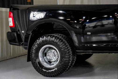 Diamond Black Crystal Pearlcoat 2019 RAM 3500 Tradesman Crew Cab 4x4 8' Box