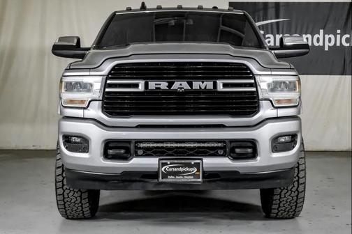 2019 RAM 3500 Laramie Crew Cab 4x4 8' Box