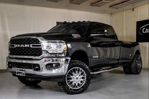 Diamond Black Crystal Pearlcoat 2022 RAM 3500 Big Horn Crew Cab 4x4 8' Box