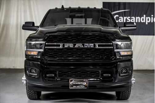 2022 RAM 3500 Tradesman Crew Cab 4x4 8' Box