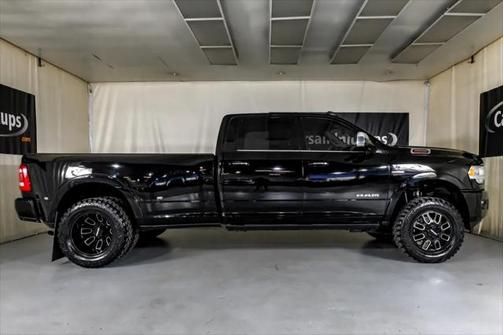 2020 RAM 3500 Laramie Crew Cab 4x4 8' Box