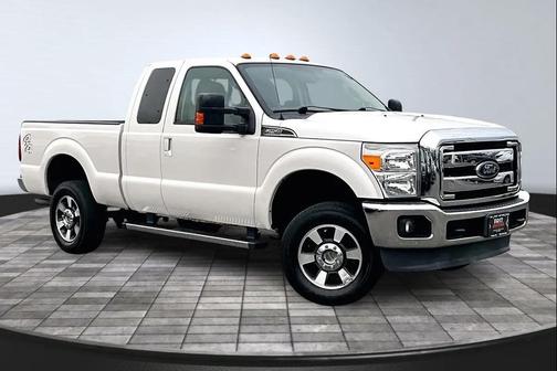 White 2015 Ford F-250 Lariat