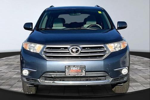 Blue 2012 Toyota Highlander SE