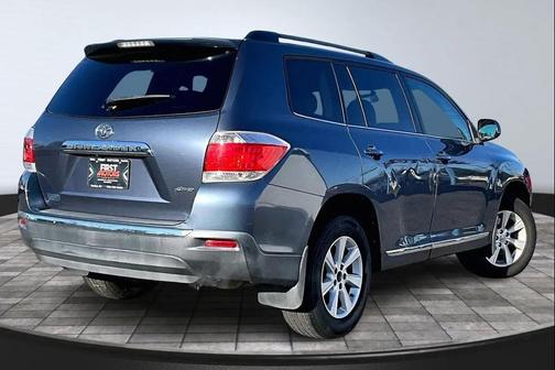 Blue 2012 Toyota Highlander SE