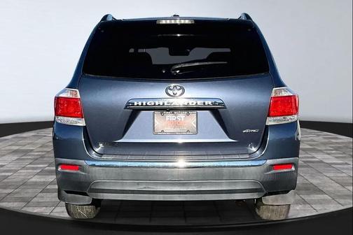 Blue 2012 Toyota Highlander SE