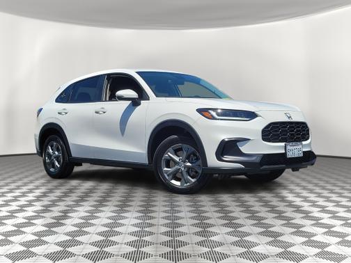 Platinum White Pearl 2027 Honda HR-V