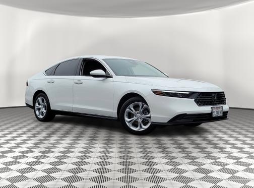 Platinum White Pearl 2024 Honda Accord