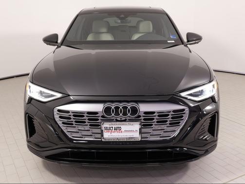 Mythos Black Metallic 2024 Audi Q8 e-tron Premium Plus