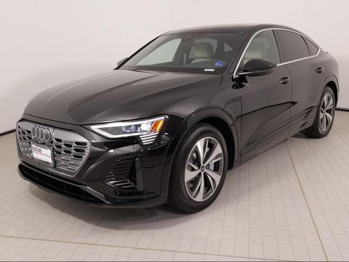 Mythos Black Metallic 2024 Audi Q8 e-tron Premium Plus