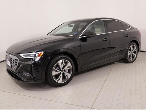 Mythos Black Metallic 2024 Audi Q8 e-tron Premium Plus