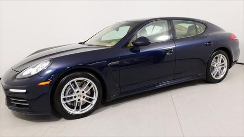 2016 Porsche Panamera 4 Edition