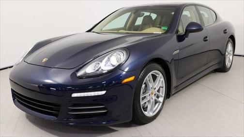 2016 Porsche Panamera 4 Edition