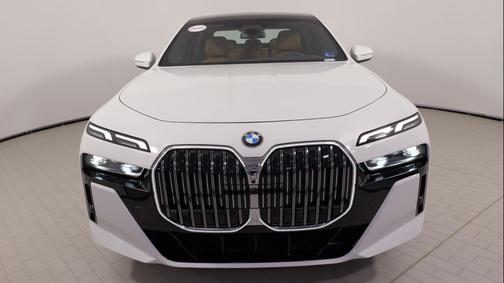 2023 BMW 740 i