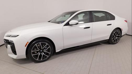 2023 BMW 740 i