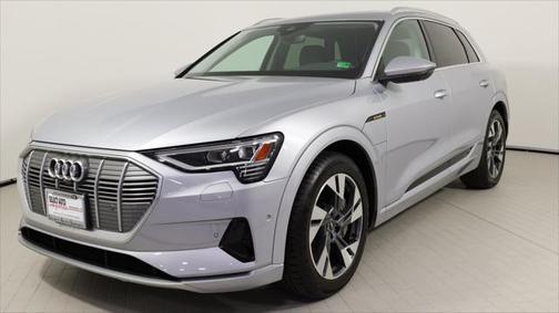 2022 Audi e-tron Premium Plus