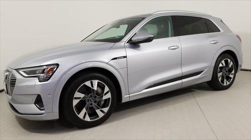 2022 Audi e-tron Premium Plus