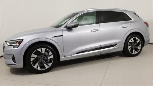 2022 Audi e-tron Premium Plus