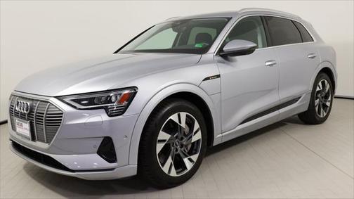 2022 Audi e-tron Premium Plus