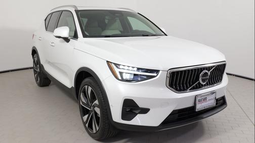 2024 Volvo XC40 B5 Plus Bright Theme
