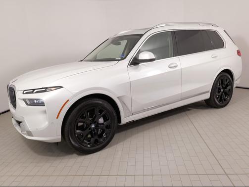 Mineral White Metallic 2025 BMW X7 xDrive40i