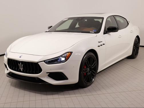 Bianco 2023 Maserati Ghibli Modena