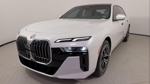 2023 BMW 740 i
