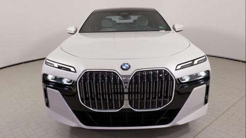 2023 BMW 740 i