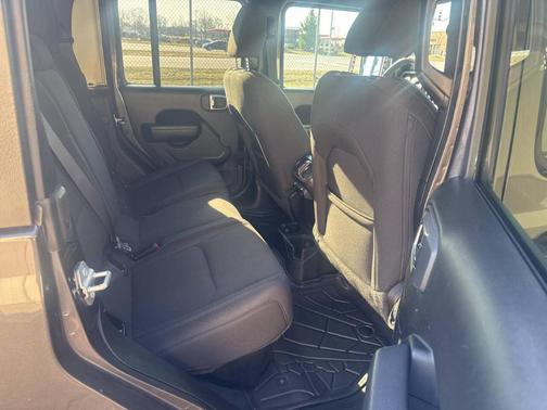 2023 Jeep Gladiator Sport
