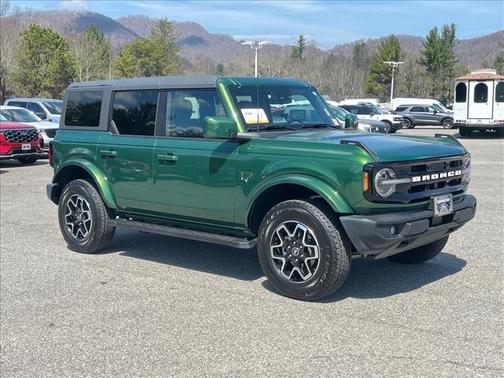 Eruption Green Metallic 2024 Ford Bronco Outer Banks