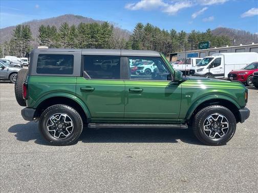 Eruption Green Metallic 2024 Ford Bronco Outer Banks