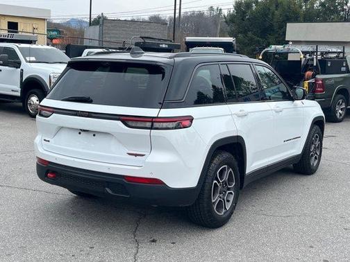 Bright White Clearcoat 2022 Jeep Grand Cherokee Trailhawk