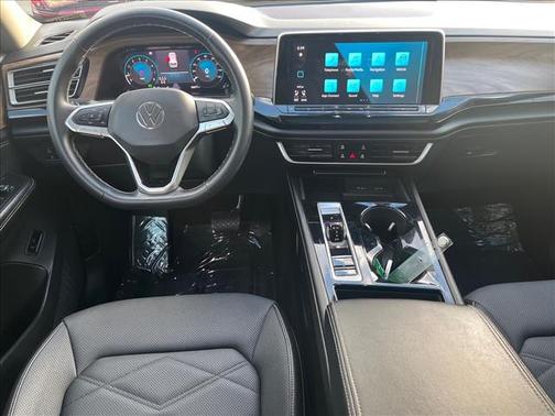 2024 Volkswagen Atlas 2.0T SE W/ TECHNOLOGY