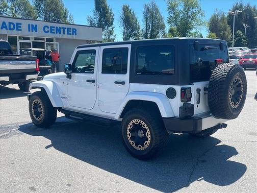 Bright White Clearcoat 2014 Jeep Wrangler Unlimited Sahara