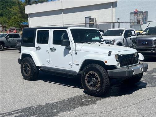 Bright White Clearcoat 2014 Jeep Wrangler Unlimited Sahara