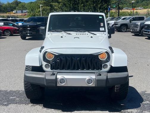 Bright White Clearcoat 2014 Jeep Wrangler Unlimited Sahara