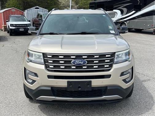 White Gold 2017 Ford Explorer XLT