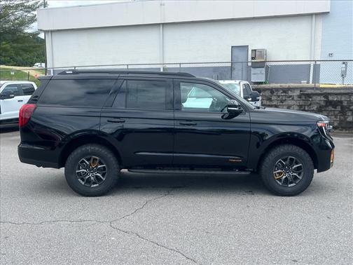 Agate Black Metallic 2026 Ford Expedition Tremor
