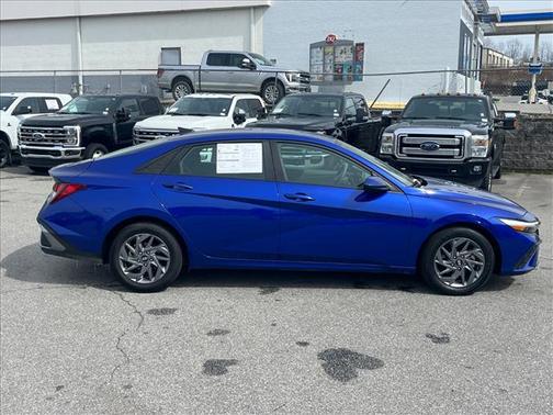 2024 Hyundai ELANTRA SEL