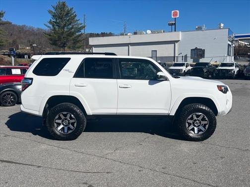 2022 Toyota 4Runner TRD OFF ROAD
