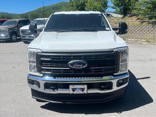 Oxford White 2024 Ford F-250 XL