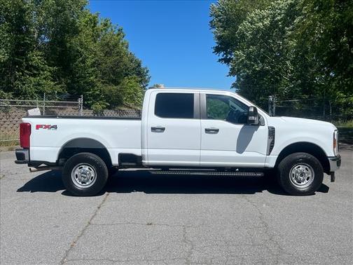 Oxford White 2024 Ford F-250 XL