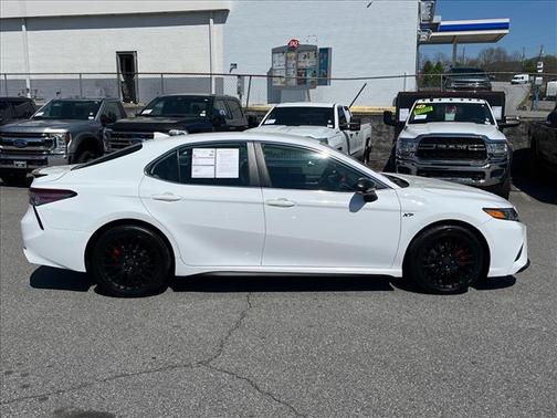 Super White 2019 Toyota Camry SE