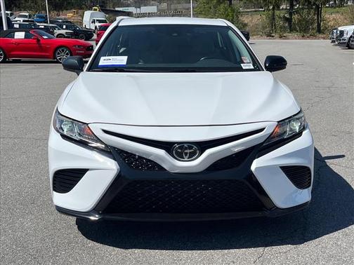 Super White 2019 Toyota Camry SE
