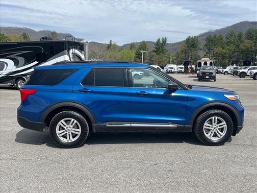 Atlas Blue 2022 Ford Explorer XLT