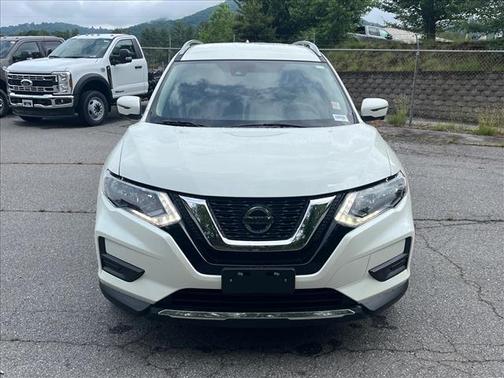White 2019 Nissan Rogue SV
