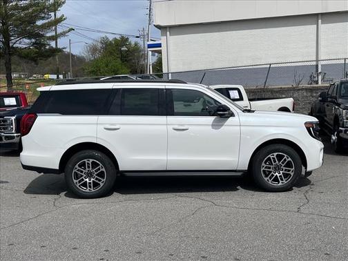 Star White 2026 Ford Expedition Active
