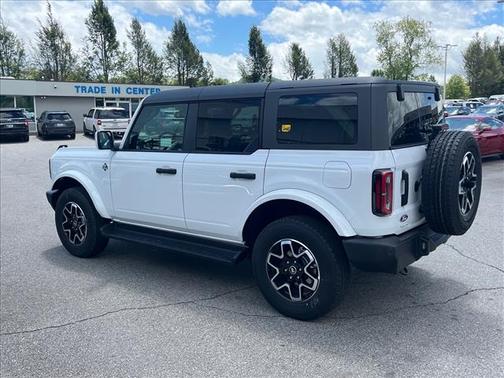 Oxford White 2026 Ford Bronco Outer Banks