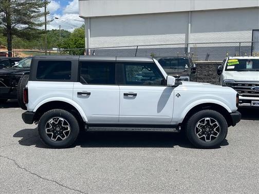 Oxford White 2026 Ford Bronco Outer Banks