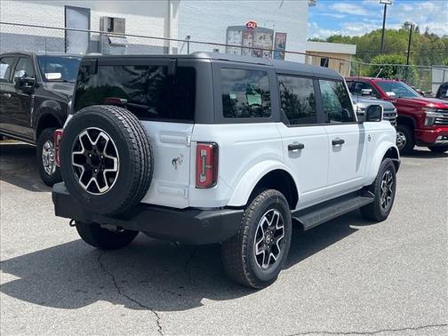 Oxford White 2026 Ford Bronco Outer Banks
